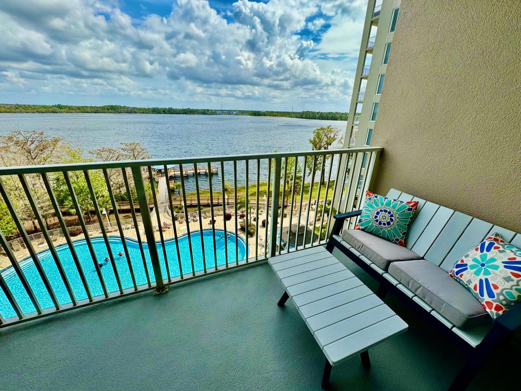 Apartment Balcony King - & Pool View